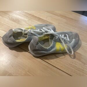 Merrell women’s ice performance footwear in size 5 1/2 in good condition